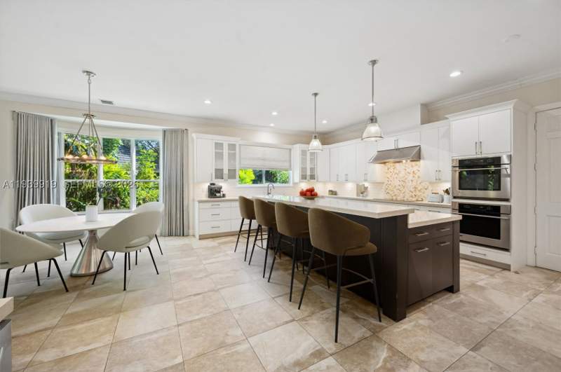5 bedroom SingleFamilyResidence at 10001 SW 60th Ct, Martin Suburban Acres, Pinecrest — photo 4