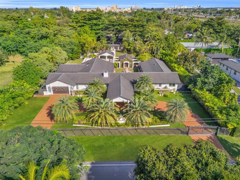 6 bedroom SingleFamilyResidence at 11835 SW 47th St, Bird Road Farmsites, Miami — photo 1
