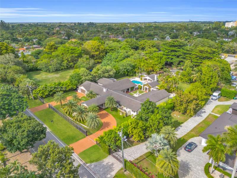 6 bedroom SingleFamilyResidence at 11835 SW 47th St, Bird Road Farmsites, Miami — photo 4