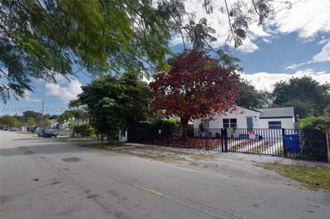 1084 NW 66th St, Miami FL - photo 8 of 34