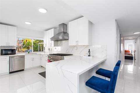 18555 SW 83rd Pl, Cutler Bay FL - photo 15 of 42