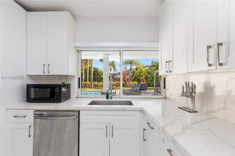 18555 SW 83rd Pl, Cutler Bay FL - photo 17 of 42