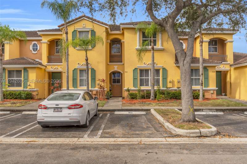3 bedroom Townhouse at 950 NE 42nd Pl, Marbella Bay, Homestead — photo 1