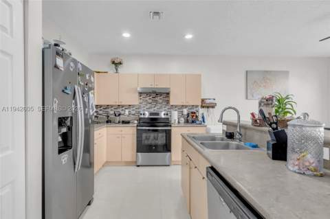 950 NE 42nd Pl, Homestead FL - photo 9 of 27