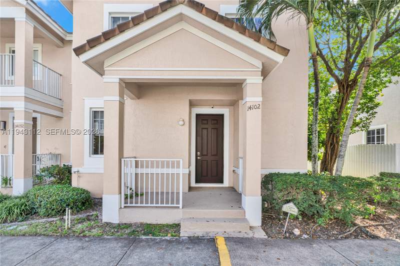 3 bedroom Townhouse at 14102 SW 276th St, Mandarin Lakes, Homestead — photo 2