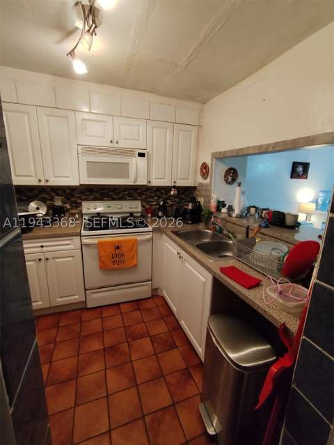 19781 SW 114th Ave 142, Miami FL - photo 10 of 17