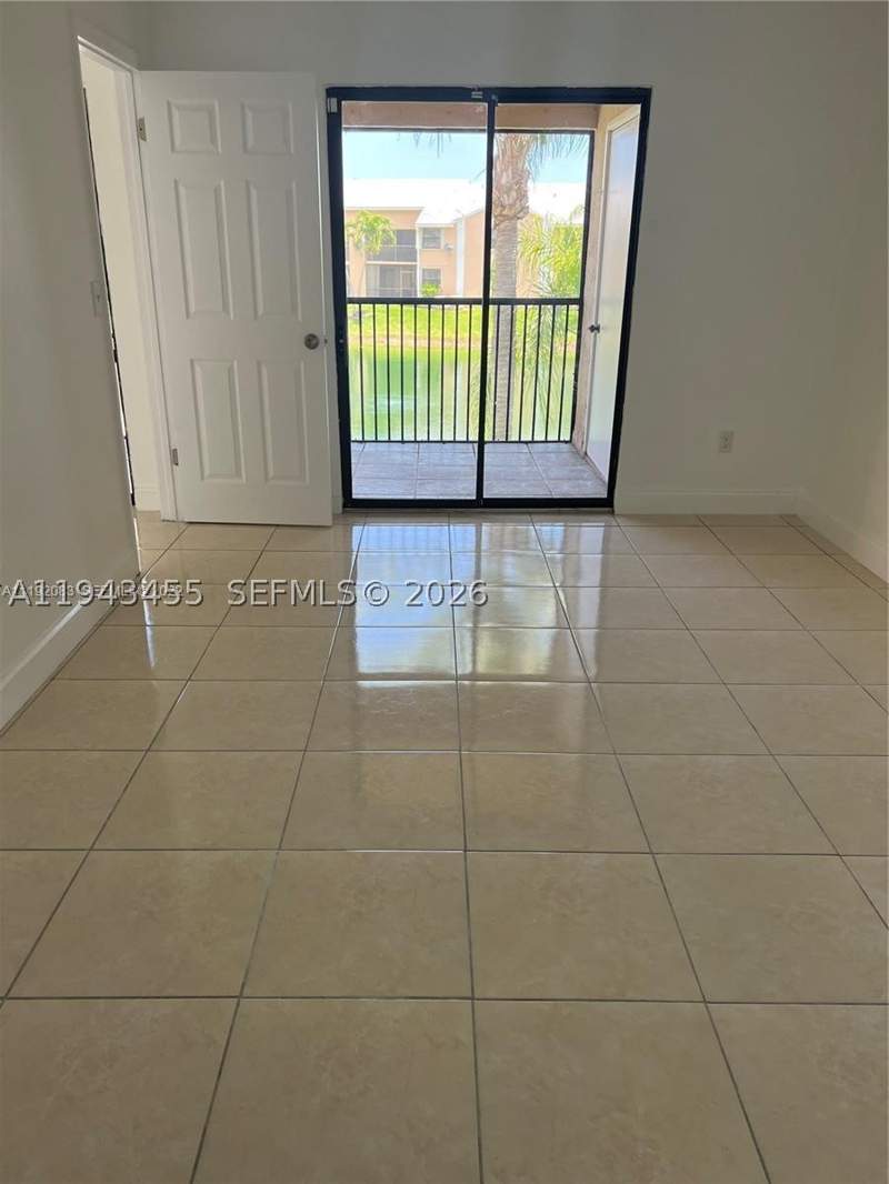 2 bedroom Condominium at 1017 Washington Cir 1017-I, Lakeshore Condo 11, Homestead — photo 4