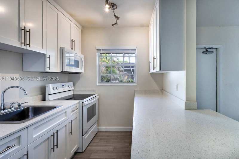 1 bedroom Condominium at 6511 Santona St C18, Santona Condo, Coral Gables — photo 1