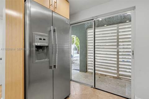 523 NE 38th St 6, Miami FL - photo 12 of 56