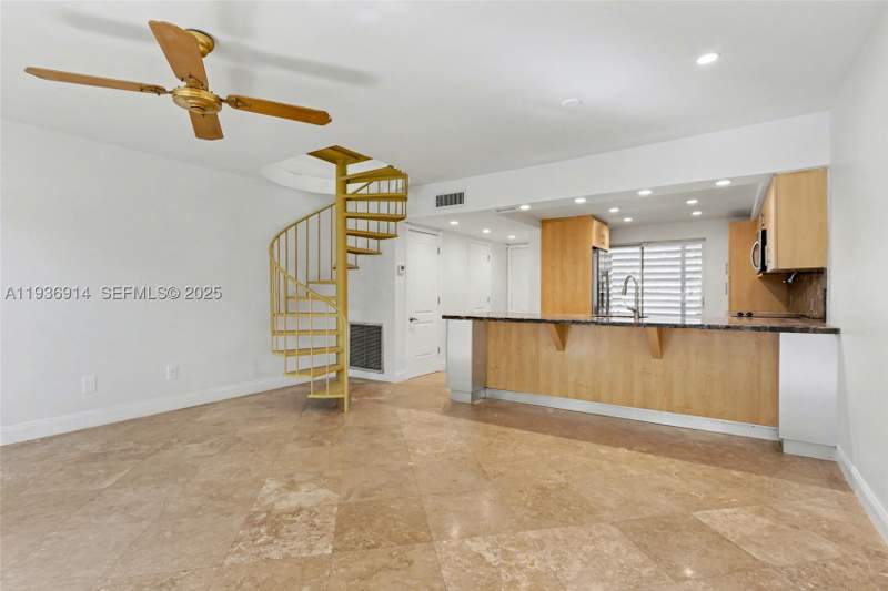 2 bedroom Townhouse at 523 NE 38th St 6, Corona Bay Townhouses Con, Miami — photo 3