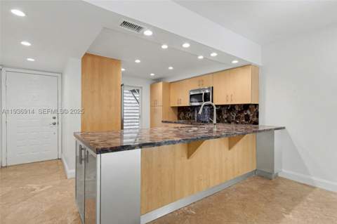 523 NE 38th St 6, Miami FL - photo 6 of 56