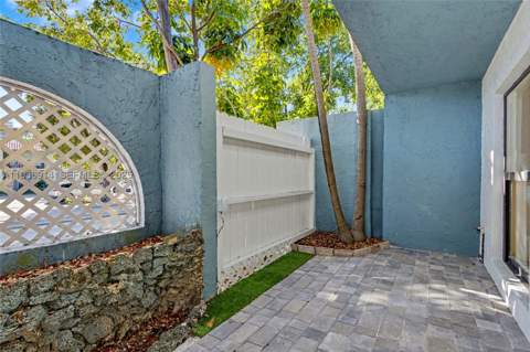 523 NE 38th St 6, Miami FL - photo 8 of 56