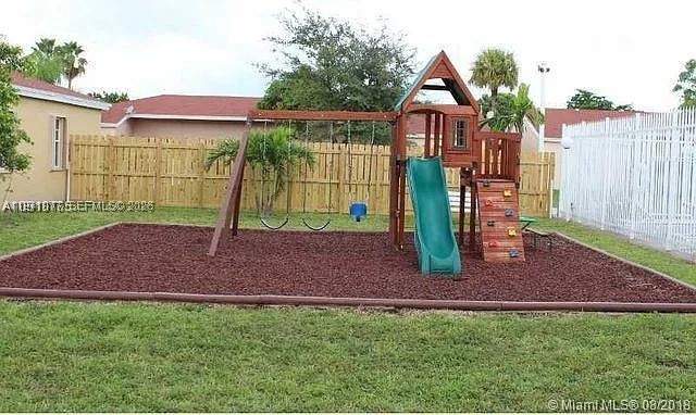 2 bedroom Townhouse at 885 NE 213th Ter 2, Sierra Ridge Condo B, Miami — photo 3