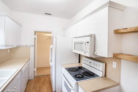 236 SW 28th Rd, Miami FL - photo 11 of 32
