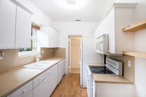 236 SW 28th Rd, Miami FL - photo 9 of 32