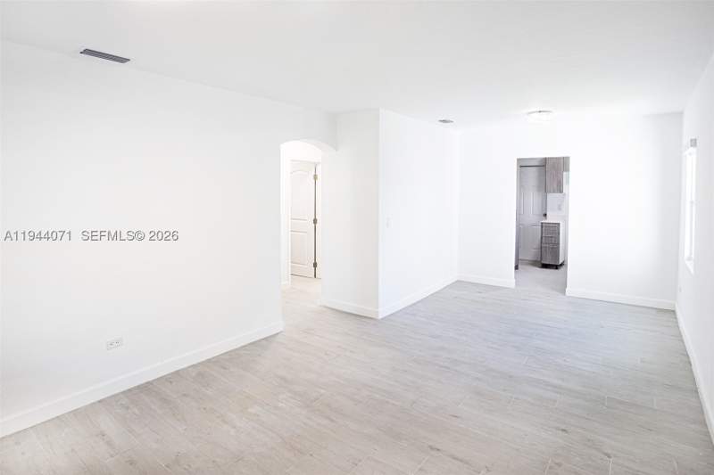 2 bedroom SingleFamilyResidence at 2620 SW 9th St, Hazel Park, Miami — photo 3