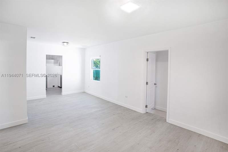 2 bedroom SingleFamilyResidence at 2620 SW 9th St, Hazel Park, Miami — photo 4