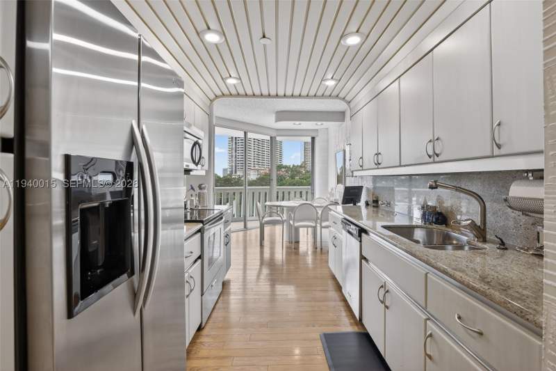 2 bedroom Condominium at 3000 Island Blvd 502, 3000 Isl Blvd Williams Is, Aventura — photo 3