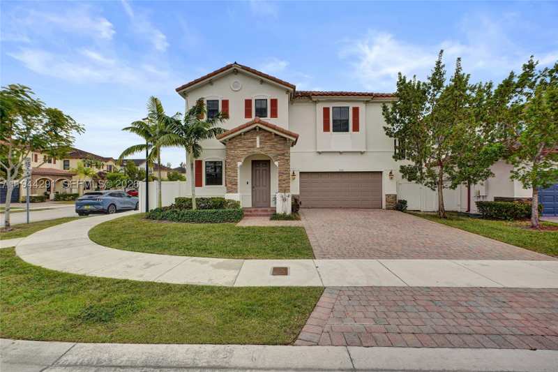 5 bedroom SingleFamilyResidence at 3504 W 94th St, Bonterra, Hialeah — photo 1