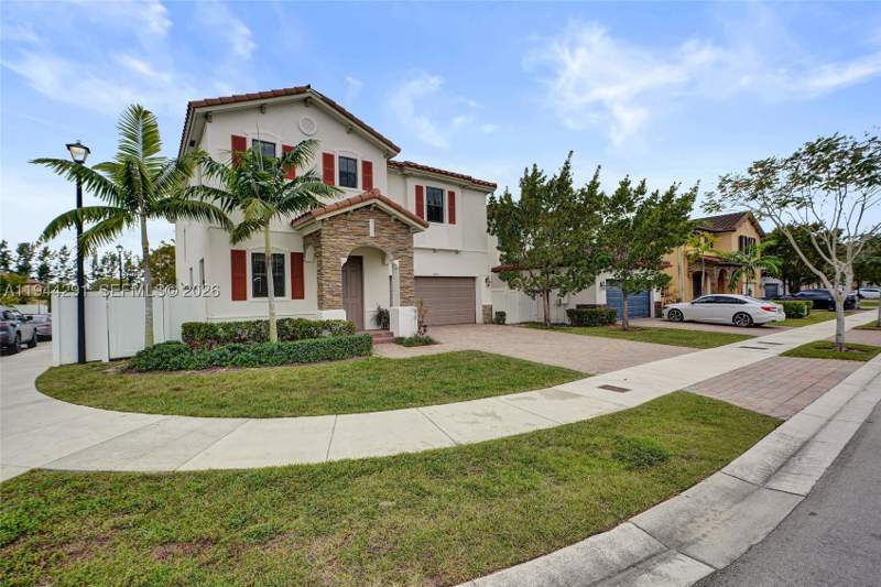 5 bedroom SingleFamilyResidence at 3504 W 94th St, Bonterra, Hialeah — photo 2