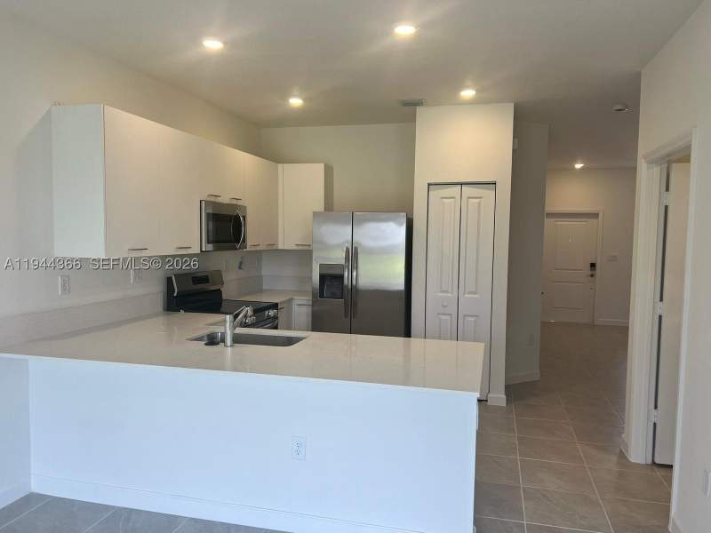 3 bedroom Townhouse at 12560 NW 22nd Pl, GOLF PARK SEC 1, Miami — photo 4