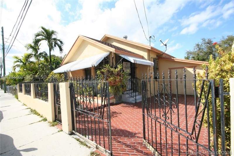 3 bedroom SingleFamilyResidence at 1119 SW 9th St, Lawrence Est Land Cos Sub, Miami — photo 2