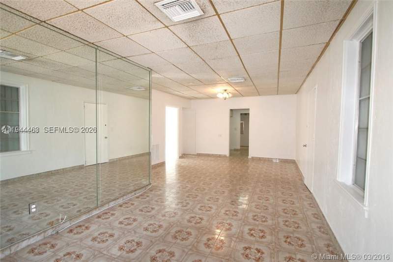 3 bedroom SingleFamilyResidence at 1119 SW 9th St, Lawrence Est Land Cos Sub, Miami — photo 4