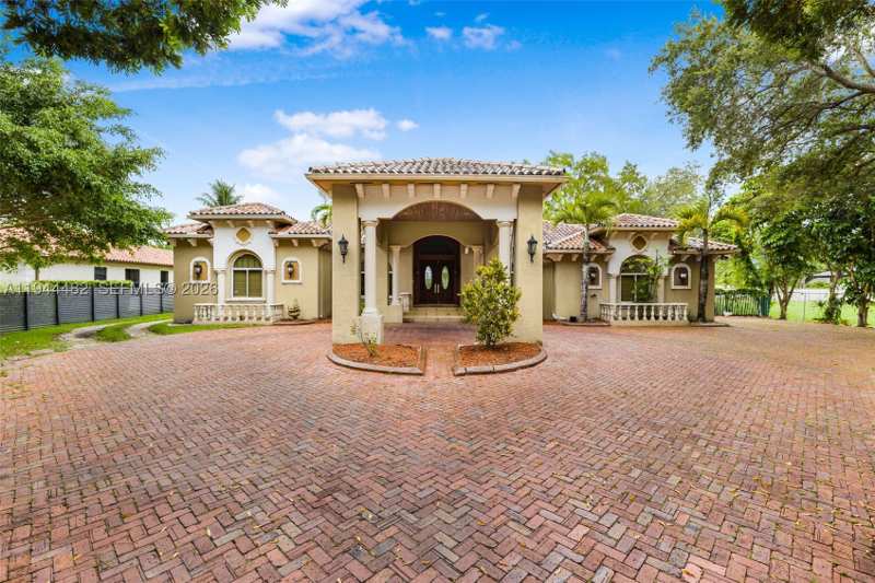 5 bedroom SingleFamilyResidence at 7761 SW 122nd Ave, 2300 Estates - 1 Acre, Miami — photo 1