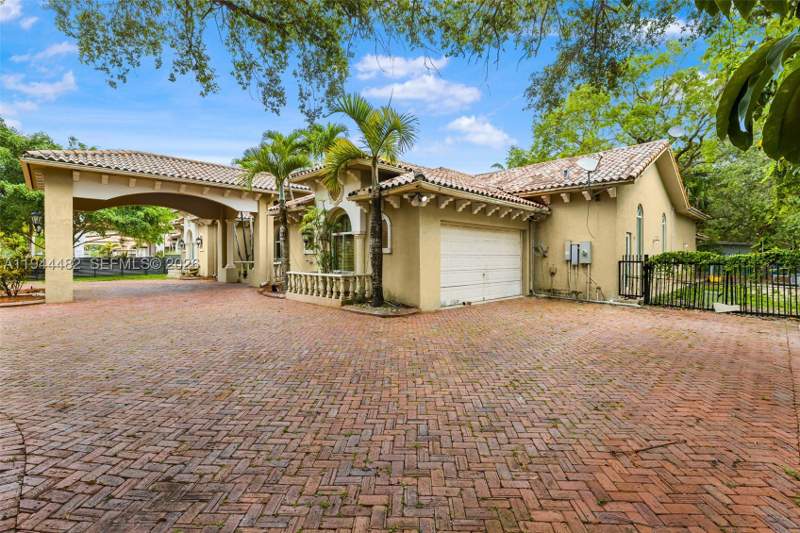 5 bedroom SingleFamilyResidence at 7761 SW 122nd Ave, 2300 Estates - 1 Acre, Miami — photo 3