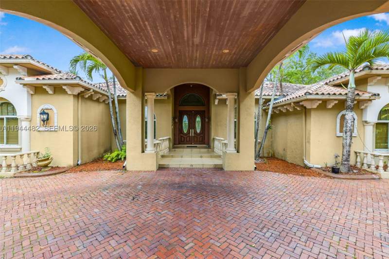 5 bedroom SingleFamilyResidence at 7761 SW 122nd Ave, 2300 Estates - 1 Acre, Miami — photo 4