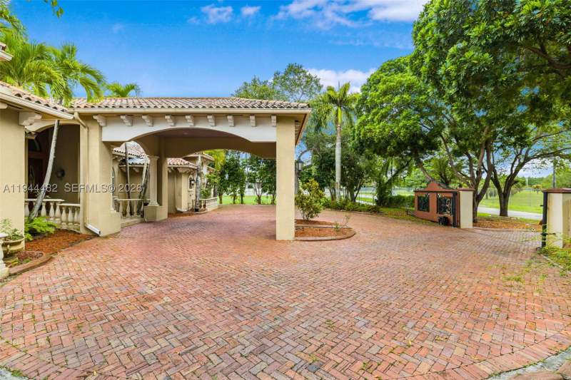 5 bedroom SingleFamilyResidence at 7761 SW 122nd Ave, 2300 Estates - 1 Acre, Miami — photo 5