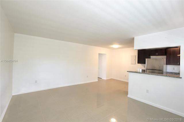1 bedroom Condominium at 1820 Venice Park Drive 205, Venice Arms, North Miami — photo 5