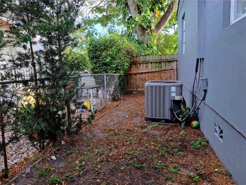 335 NW 102nd St, Miami FL - photo 10 of 22