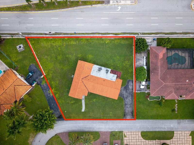 3 bedroom SingleFamilyResidence at 8230 SW 87th Terrace, Kendall Point, Miami — photo 2