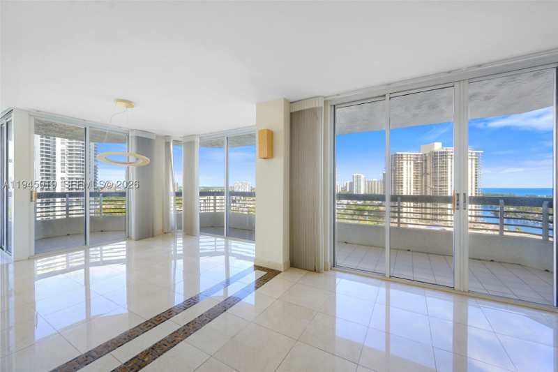 2 bedroom Condominium at 19101 NE 36th Ct 2006, Mystic Pointe Condo No Th, Aventura — photo 1