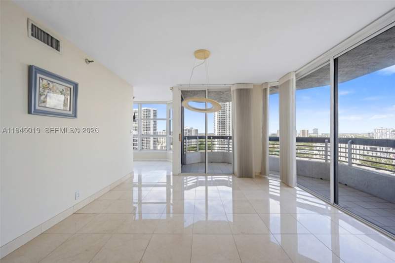 2 bedroom Condominium at 19101 NE 36th Ct 2006, Mystic Pointe Condo No Th, Aventura — photo 3