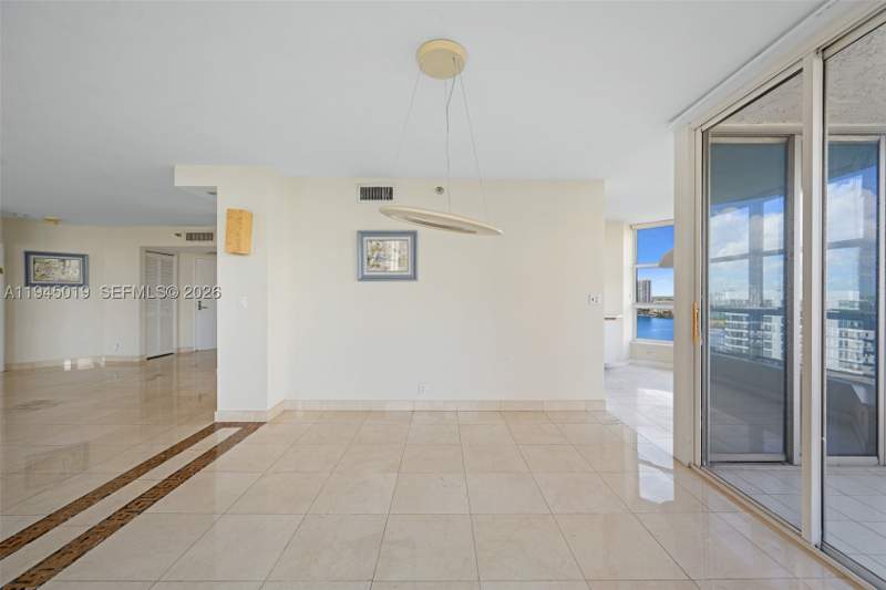 2 bedroom Condominium at 19101 NE 36th Ct 2006, Mystic Pointe Condo No Th, Aventura — photo 4