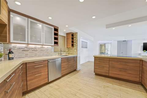 1881 Washington Ave 5H, Miami Beach FL - photo 12 of 30