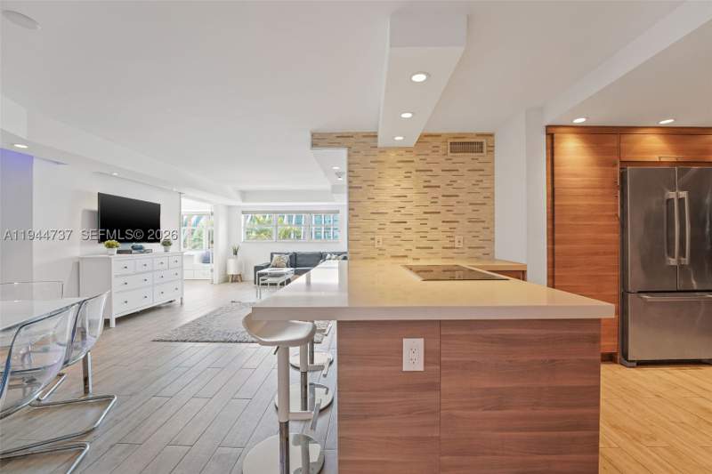 3 bedroom Condominium at 1881 Washington Ave 5H, Octagon Towers I Condo, Miami Beach — photo 2