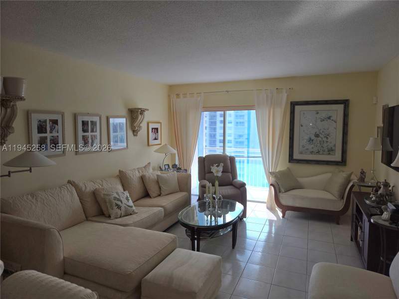 1 bedroom Condominium at 400 Kings Point Dr 1202, Coastal Towers Condo, Sunny Isles Beach — photo 2