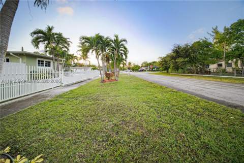 300 NE 175th St, North Miami Beach FL - photo 18 of 45