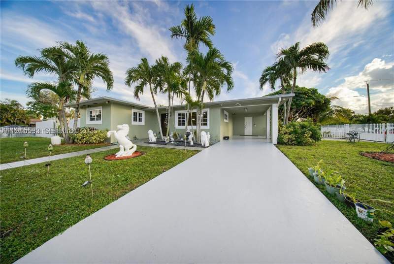 3 bedroom SingleFamilyResidence at 300 NE 175th St, K & L Sub, North Miami Beach — photo 2