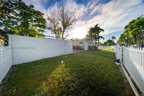 300 NE 175th St, North Miami Beach FL - photo 23 of 45
