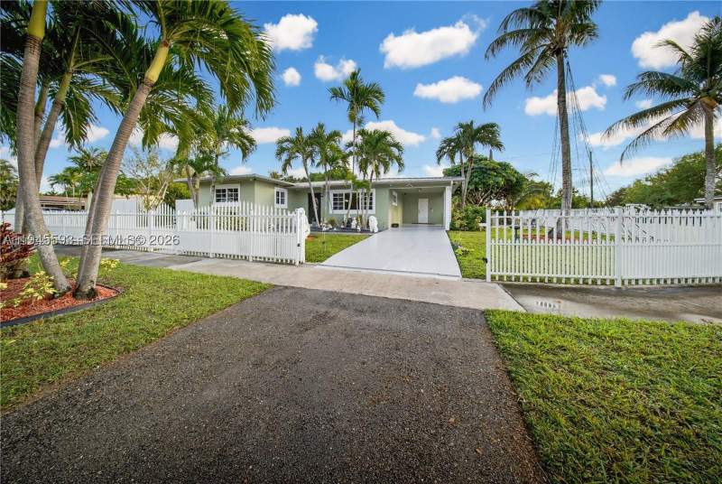 3 bedroom SingleFamilyResidence at 300 NE 175th St, K & L Sub, North Miami Beach — photo 3