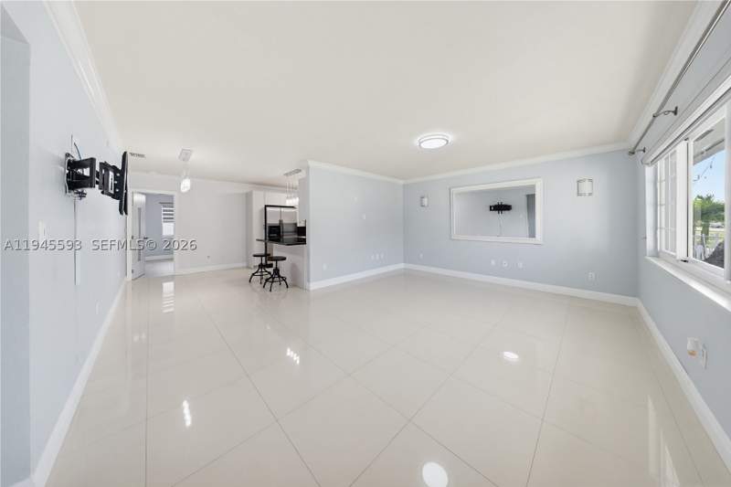 3 bedroom SingleFamilyResidence at 300 NE 175th St, K & L Sub, North Miami Beach — photo 5