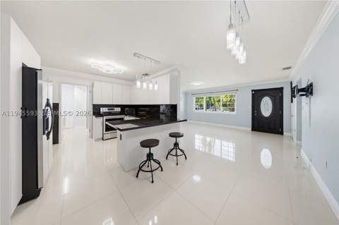 300 NE 175th St, North Miami Beach FL - photo 7 of 45