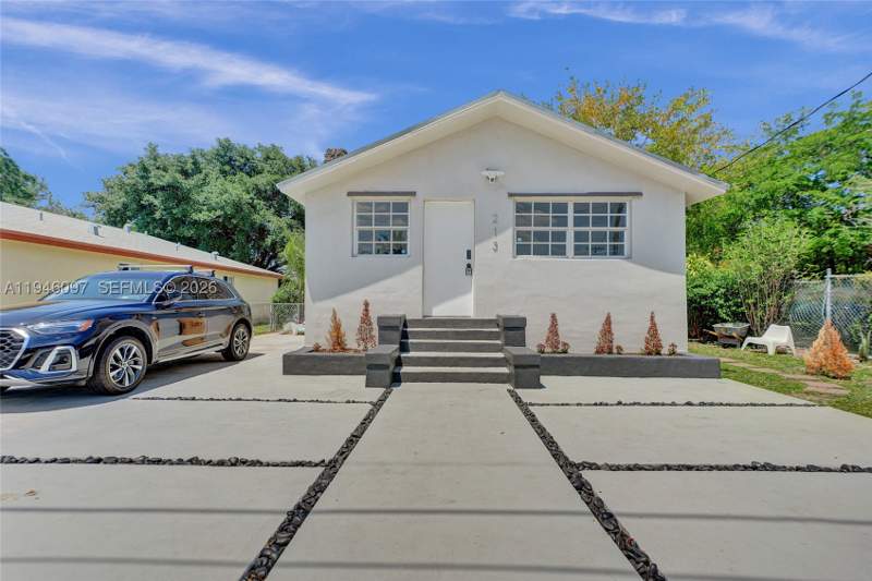 2 bedroom SingleFamilyResidence at 213 NW 34th Ter, Wynd Wood Park, Miami — photo 2