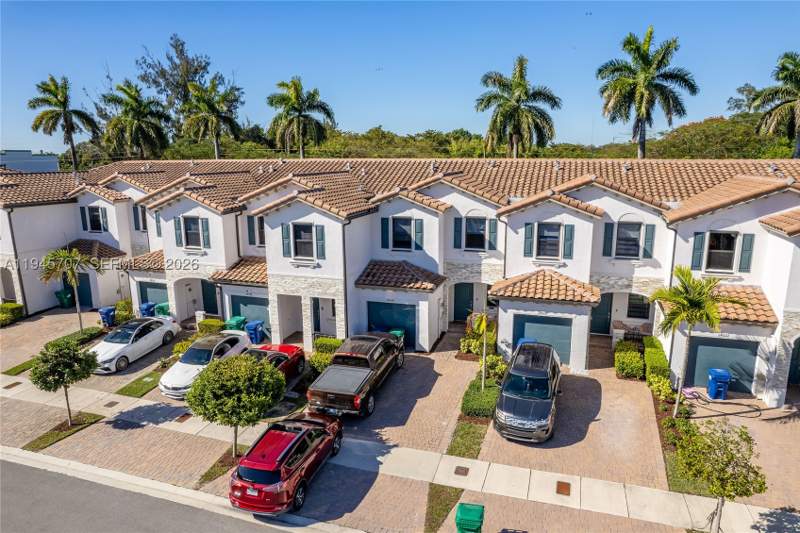 3 bedroom Townhouse at 24534 SW 119th Pl, Silver Palm Residential H, Homestead — photo 2