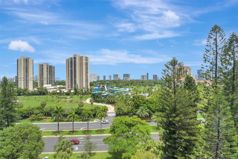 2 bedroom Condominium at 20100 W Country Club Dr 1005, Bonavida Condo, Aventura — photo 2