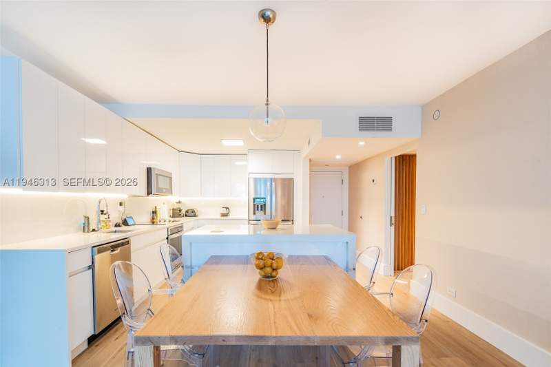 1 bedroom Condominium at 2301 Collins Ave 719, Roney Palace Condo, Miami Beach — photo 2